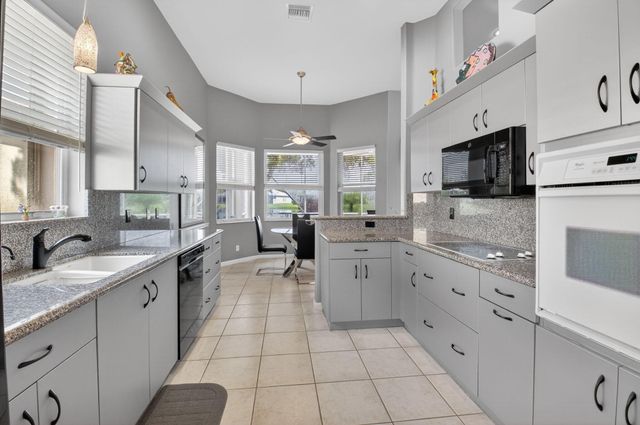 7152 Demedici Circle, Delray Beach, FL 33446