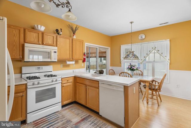 3 COVERED BRIDGE LN, Columbus, NJ 08022