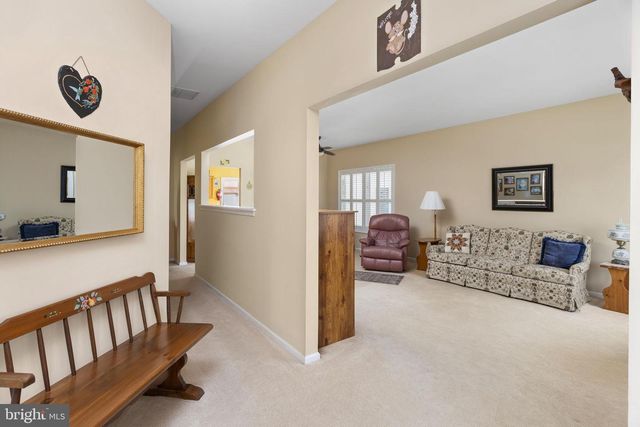 3 COVERED BRIDGE LN, Columbus, NJ 08022