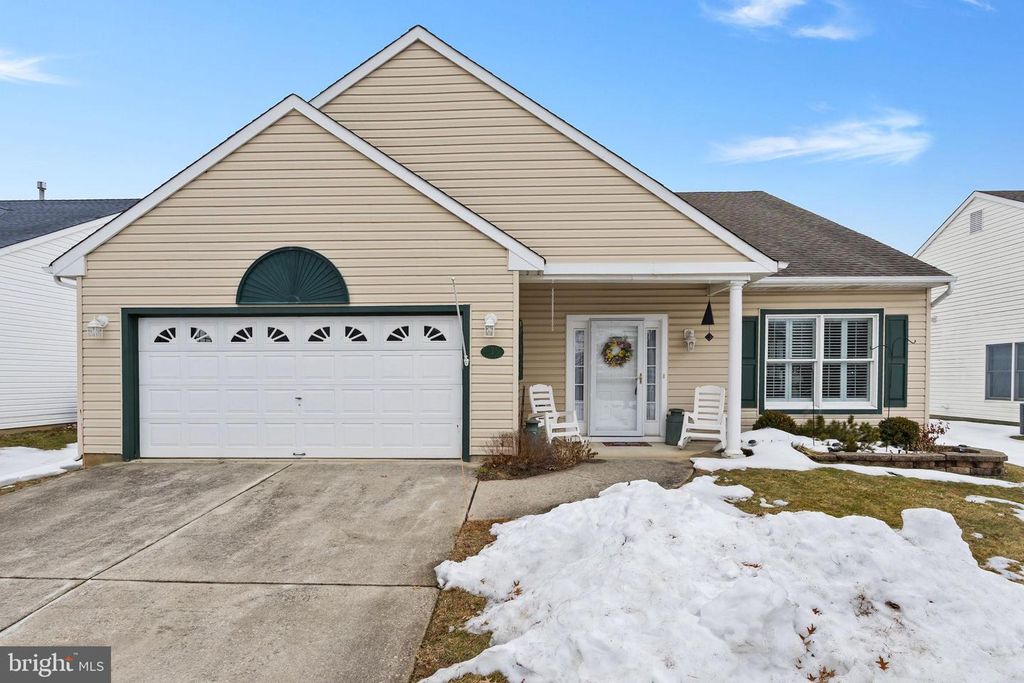 3 COVERED BRIDGE LN, Columbus, NJ 08022