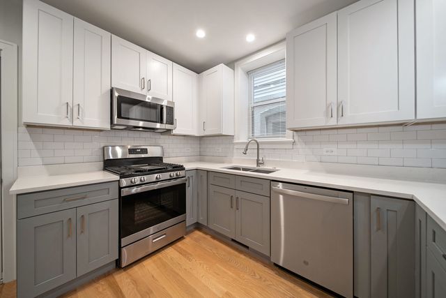 3014 N California Avenue 1FE, Chicago, IL 60618