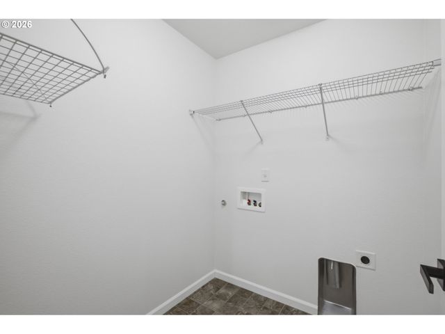 879 Sw WINDROSE Ter, Beaverton, OR 97003