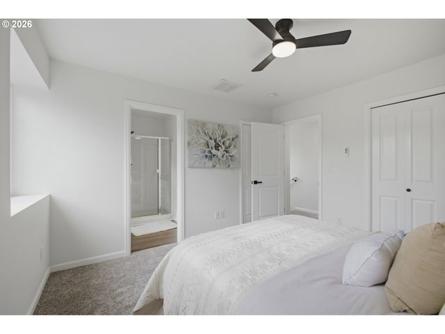 879 Sw WINDROSE Ter, Beaverton, OR 97003