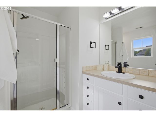 879 Sw WINDROSE Ter, Beaverton, OR 97003