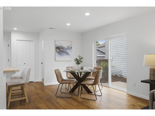 879 Sw WINDROSE Ter, Beaverton, OR 97003