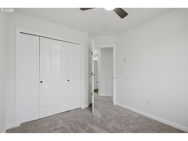879 Sw WINDROSE Ter, Beaverton, OR 97003