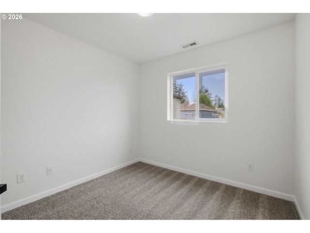 879 Sw WINDROSE Ter, Beaverton, OR 97003