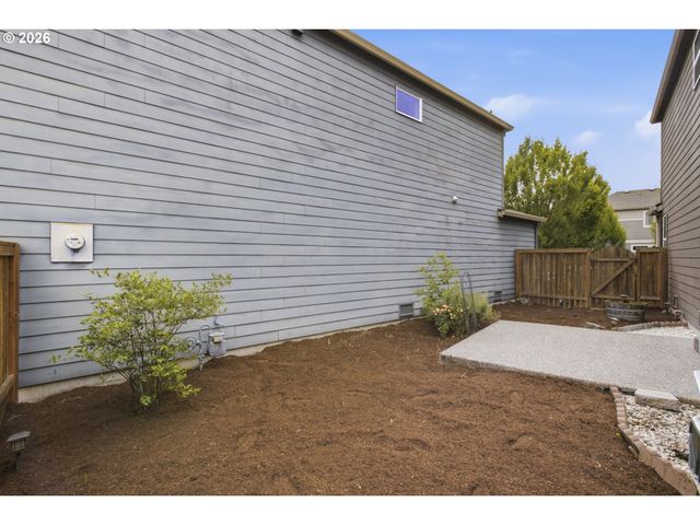 879 Sw WINDROSE Ter, Beaverton, OR 97003