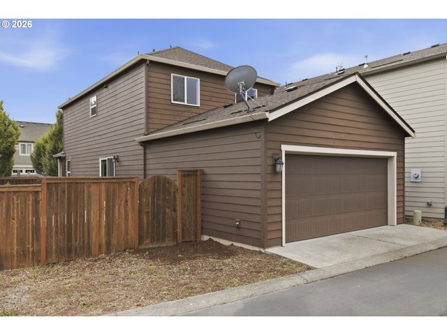 879 Sw WINDROSE Ter, Beaverton, OR 97003