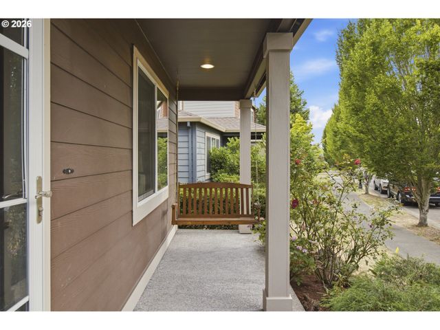 879 Sw WINDROSE Ter, Beaverton, OR 97003