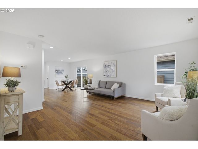879 Sw WINDROSE Ter, Beaverton, OR 97003