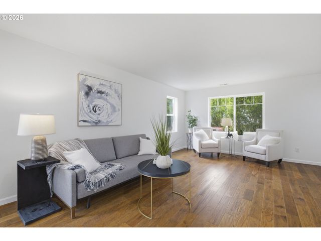 879 Sw WINDROSE Ter, Beaverton, OR 97003