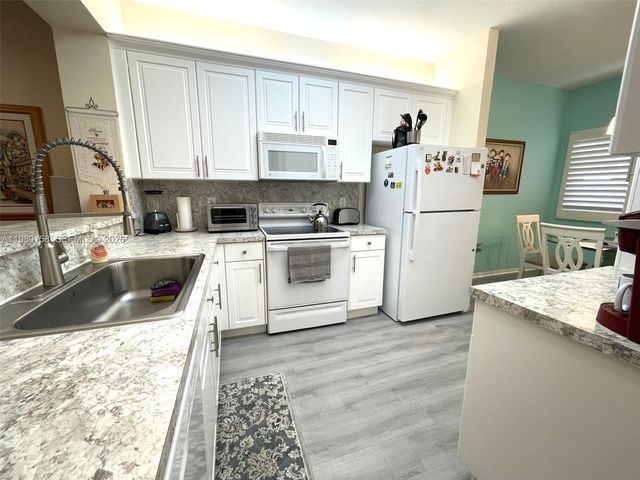 7775 Yardley Dr 409, Tamarac, FL 33321