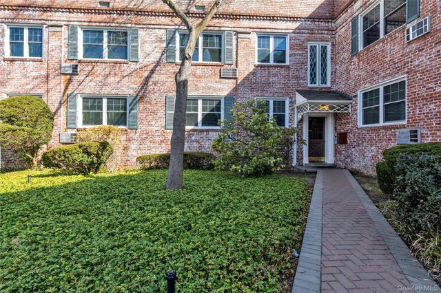 43 N Forest Avenue C-23, Rockville Centre, NY 11570