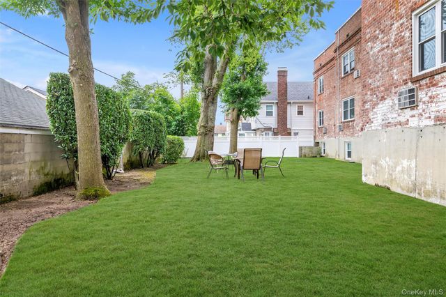 43 N Forest Avenue C-23, Rockville Centre, NY 11570