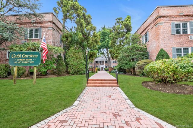 43 N Forest Avenue C-23, Rockville Centre, NY 11570