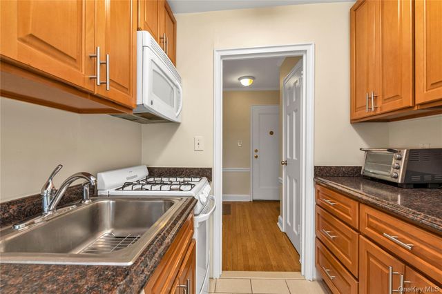 43 N Forest Avenue C-23, Rockville Centre, NY 11570