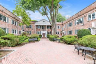 43 N Forest Avenue C-23, Rockville Centre, NY 11570