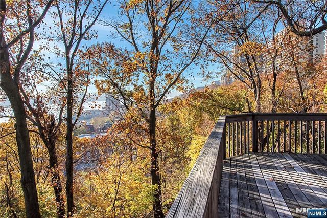 1470 Palisade Terrace, Fort Lee, NJ 07024