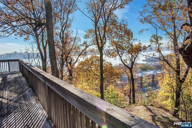 1470 Palisade Terrace, Fort Lee, NJ 07024