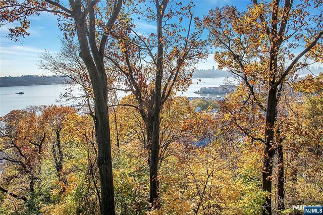 1470 Palisade Terrace, Fort Lee, NJ 07024