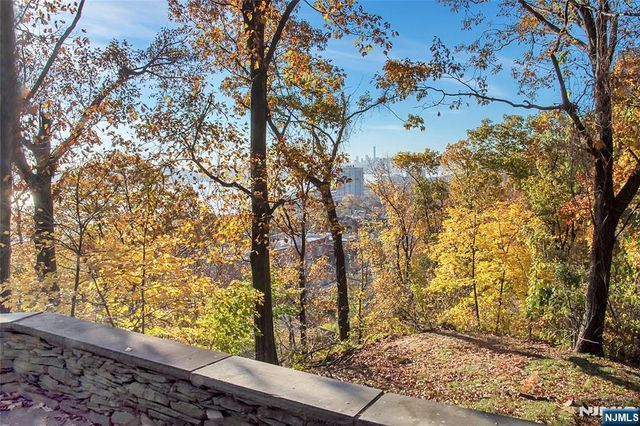 1470 Palisade Terrace, Fort Lee, NJ 07024