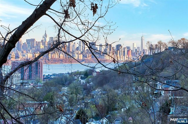 1470 Palisade Terrace, Fort Lee, NJ 07024