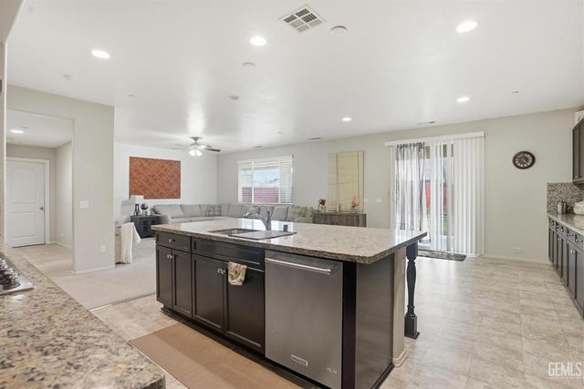 7309 Glitter Way, Bakersfield, CA 93313