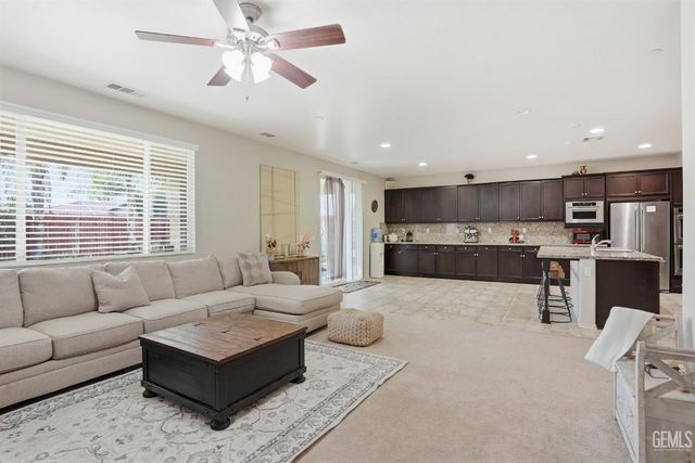 7309 Glitter Way, Bakersfield, CA 93313