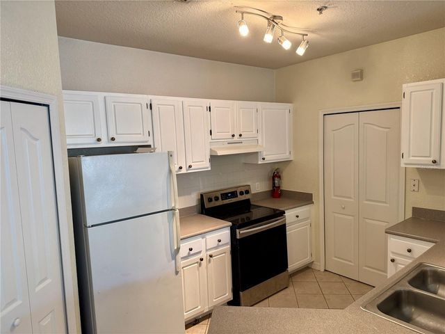 1100 LAKE SHADOW CIRCLE 2302, Maitland, FL 32751