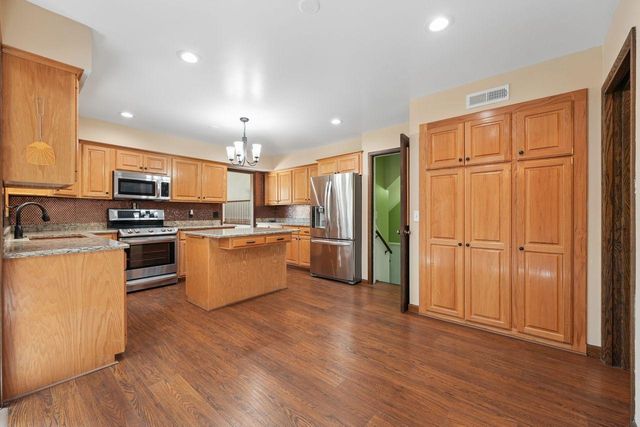 15221 Crestview Lane, Minnetonka, MN 55345