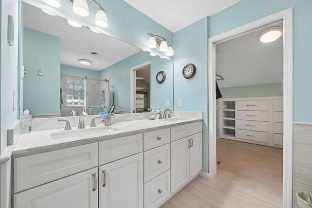15221 Crestview Lane, Minnetonka, MN 55345