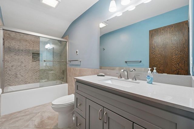 15221 Crestview Lane, Minnetonka, MN 55345