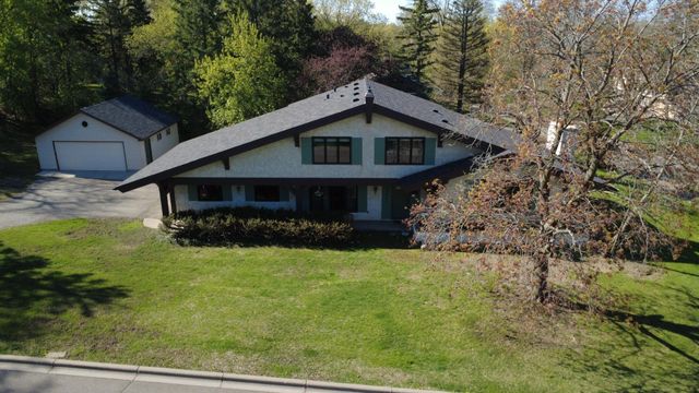 15221 Crestview Lane, Minnetonka, MN 55345
