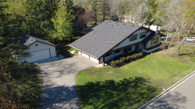 15221 Crestview Lane, Minnetonka, MN 55345