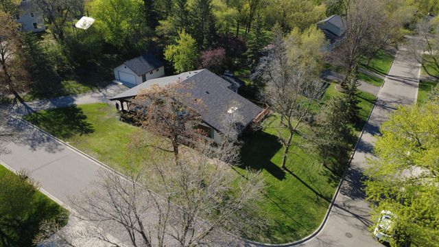 15221 Crestview Lane, Minnetonka, MN 55345