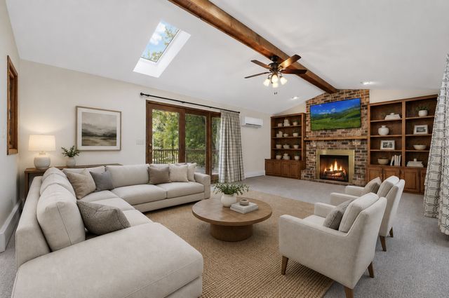 15221 Crestview Lane, Minnetonka, MN 55345