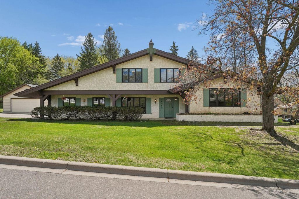 15221 Crestview Lane, Minnetonka, MN 55345