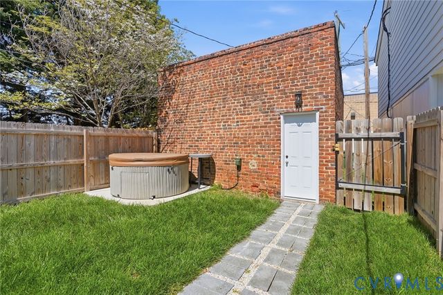 2814 W Grace St, Richmond, VA 23221