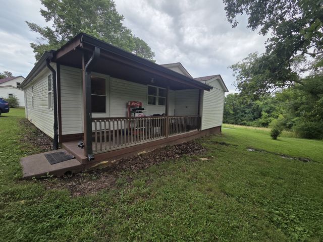 848 N Hurricane Creek Rd, Mc Ewen, TN 37101