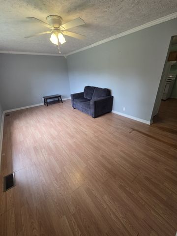 848 N Hurricane Creek Rd, Mc Ewen, TN 37101
