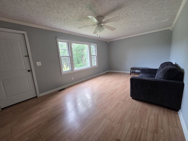 848 N Hurricane Creek Rd, Mc Ewen, TN 37101