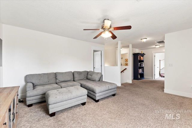 335 E Willowcreek Dr, Middleton, ID 83644