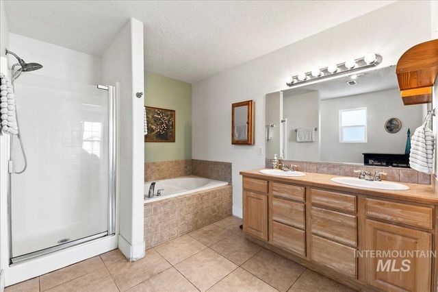 335 E Willowcreek Dr, Middleton, ID 83644