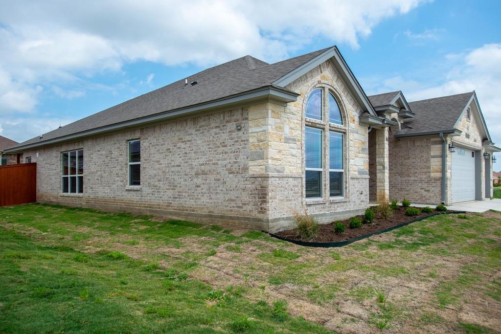 1014 Winchester DR, Nolanville, TX 76559