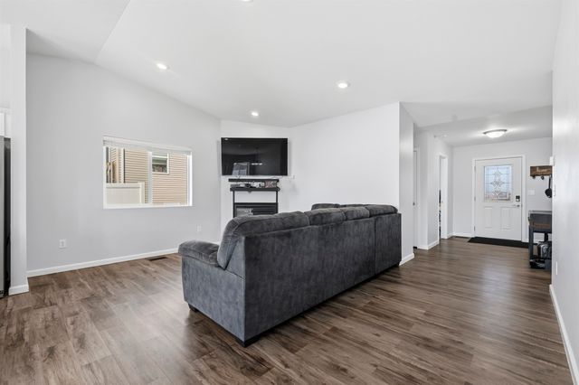 3213 14TH ST NW NW, Minot, ND 58703