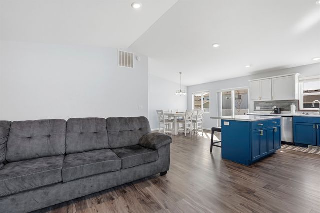 3213 14TH ST NW NW, Minot, ND 58703