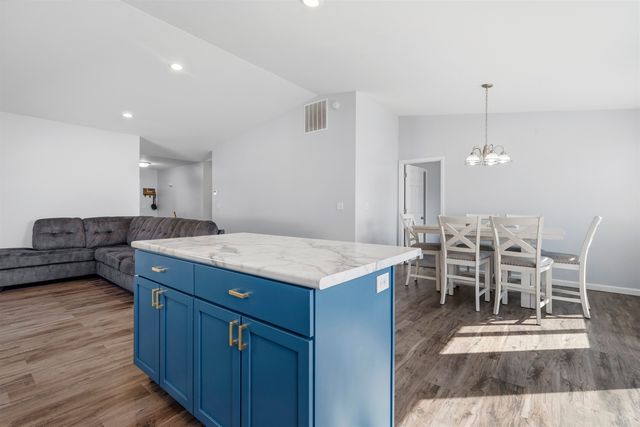 3213 14TH ST NW NW, Minot, ND 58703