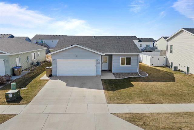 3213 14TH ST NW NW, Minot, ND 58703