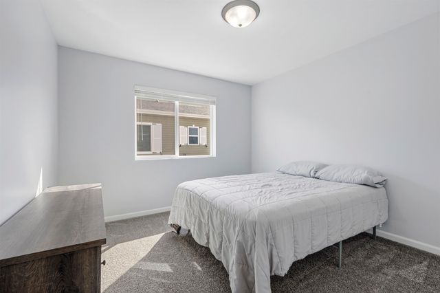 3213 14TH ST NW NW, Minot, ND 58703